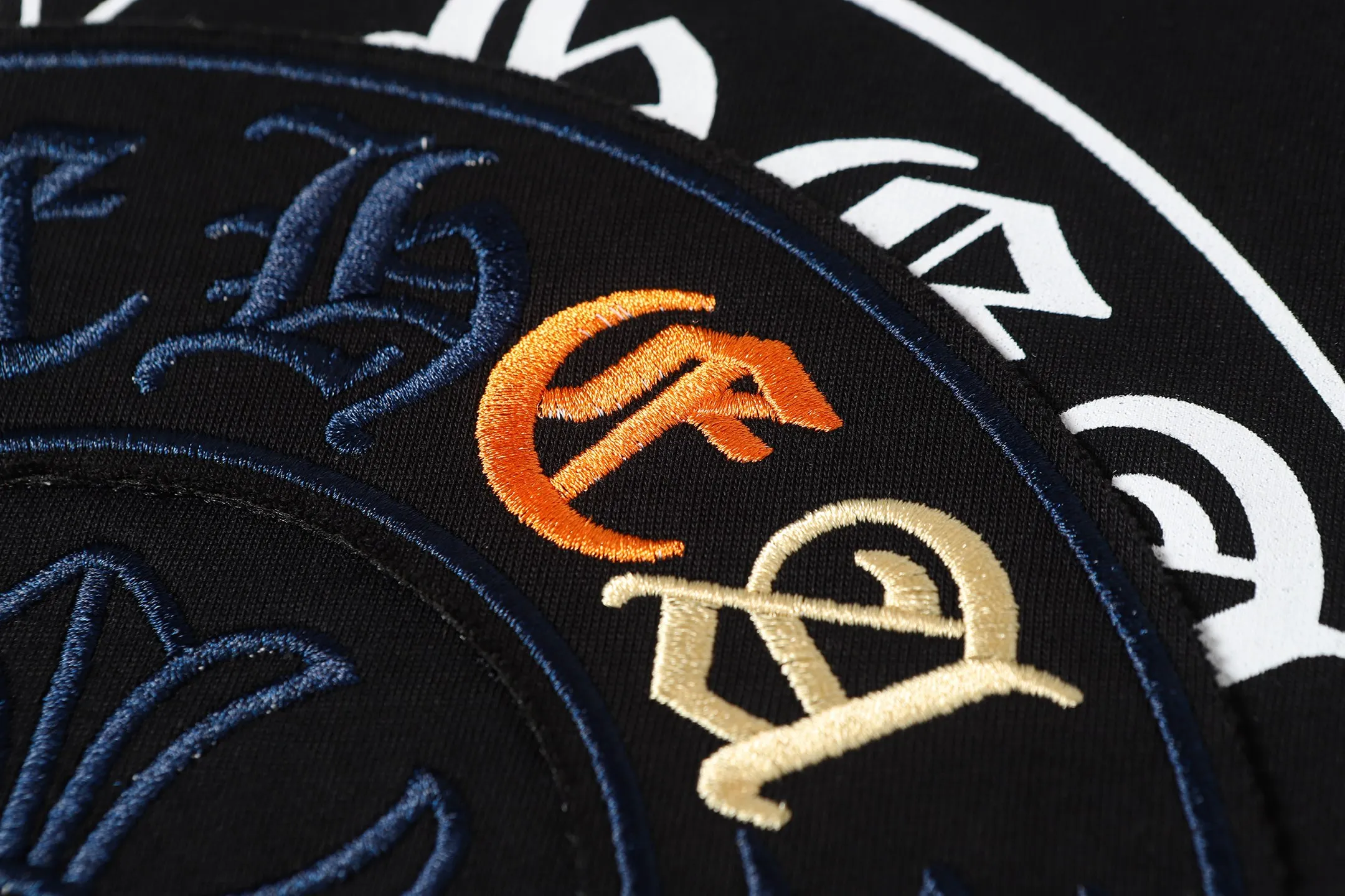 P180 Chrome Hearts CH Chrome Hearts Heavy Industry Horseshoe Sanskrit appliqué embroidered short-sleeved T-shirt Use imported Tajima machine embroidery Correctly configured Black 2025 Chrome Hearts nylon bag authentic packaging 260 grams of custom-dyed double-yarn cotton Large version Loose and stylish Differentiated from low version slim and long version The upper body pulls the hips 100% commitment: top quality Do not make fast food The highest version on the market Top quality - different from the ordinary versions in the market If you care about quality You must also respect the price. Absolutely zero after-sales service. The return rate so far is 0. It’s hard not to love the style. - 260g custom-dyed double yarn fabric. - Correct high-density main mark, washed tag, hand-sewn.
